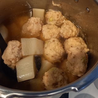 圧力鍋でふわふわ鶏団子と大根うま煮